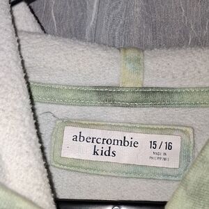 Abercrombie Kid 15/16 Green Tye Dye Pullover But It Fits Like A Womans Small.